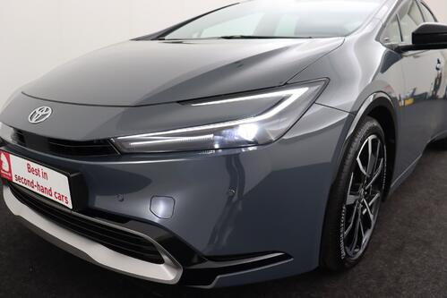 TOYOTA Prius 2.0i PHEV CVT + GPS + CAMERA + PDC + CRUISE (ACC) + PANO + ALU 