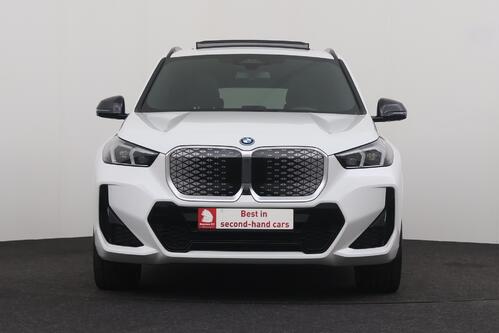 BMW iX1 20 e-DRIVE M-SPORT 66.5 kWh + A/T + GPS + CAMERA + LEDER/ALCANTARA + PDC + CRUISE + PANO DAK + ALU 19