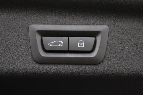 BMW iX1 20 e-DRIVE M-SPORT 66.5 kWh + A/T + GPS + CAMERA + LEDER/ALCANTARA + PDC + CRUISE + PANO DAK + ALU 19