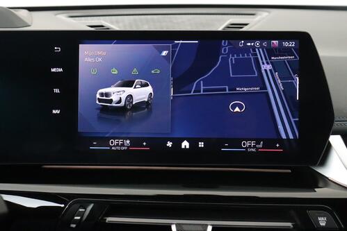 BMW iX1 20 e-DRIVE M-SPORT 66.5 kWh + A/T + GPS + CAMERA + LEDER/ALCANTARA + PDC + CRUISE + PANO DAK + ALU 19