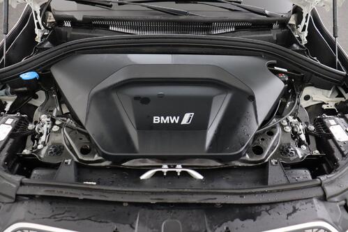 BMW iX1 20 e-DRIVE M-SPORT 66.5 kWh + A/T + GPS + CAMERA + LEDER/ALCANTARA + PDC + CRUISE + PANO DAK + ALU 19