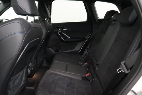 BMW iX1 20 e-DRIVE M-SPORT 66.5 kWh + A/T + GPS + CAMERA + LEDER/ALCANTARA + PDC + CRUISE + PANO DAK + ALU 19