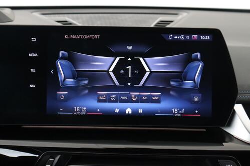 BMW iX1 20 e-DRIVE M-SPORT 66.5 kWh + A/T + GPS + CAMERA + LEDER/ALCANTARA + PDC + CRUISE + PANO DAK + ALU 19