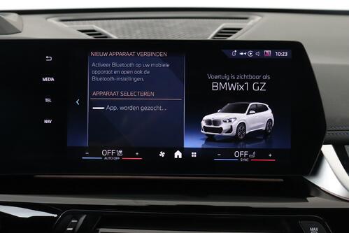 BMW iX1 20 e-DRIVE M-SPORT 66.5 kWh + A/T + GPS + CAMERA + LEDER/ALCANTARA + PDC + CRUISE + PANO DAK + ALU 19