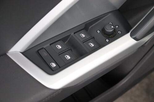 AUDI Q3 *SPORTBACK 35 1.5TFSI + GPS + LEDER + CAMERA + PDC + CRUISE + OPEN DAK + ALU 18