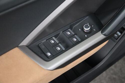 AUDI Q3 *SPORTBACK S-LINE 45 1.4TFSI-e S-TRONIC  COMBINEERT 245 PK + GPS + LEDER + PDC + ALU 18