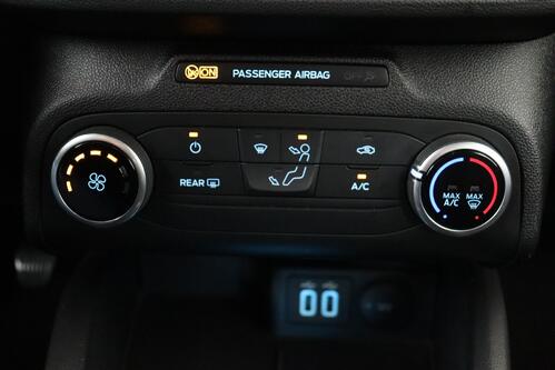 FORD Focus *CLIPPER CONNECTED 1.0i ECOBOOST + GPS + CAMERA + PDC + CRUISE + ALU 16