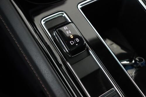 SKODA Enyaq iV 80 82 kWh + A/T + GPS + LEDER + CARPLAY + CAMERA + PDC + PANO DAK + CRUISE(ACC) + ALU