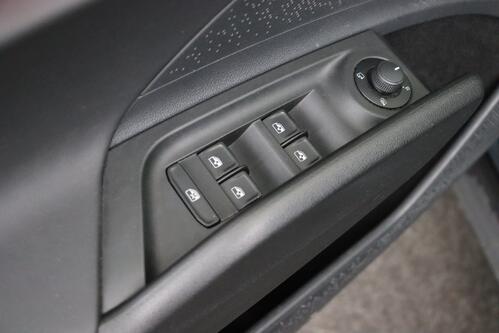 SKODA Enyaq iV 80 82 kWh + A/T + GPS + LEDER + CARPLAY + CAMERA + PDC + PANO DAK + CRUISE(ACC) + ALU