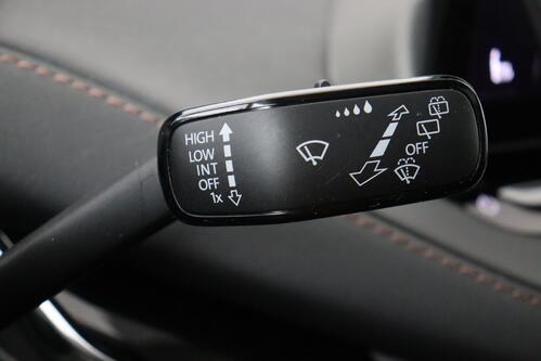 SKODA Enyaq iV 80 82 kWh + A/T + GPS + LEDER + CARPLAY + CAMERA + PDC + PANO DAK + CRUISE(ACC) + ALU