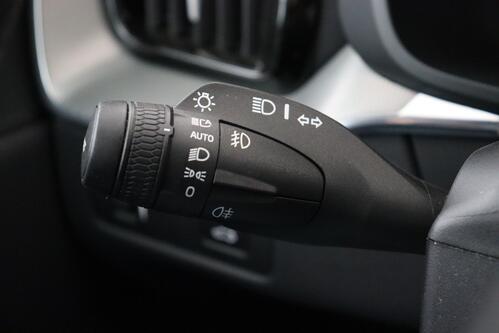 VOLVO XC60 2.0 B4 R-DESIGN  GEARTRONIC + GPS + HALF/ LEDER + CAMERA + PDC + CRUISE + ALU + TREKHAAK 