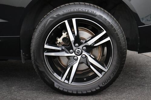 VOLVO XC60 2.0 B4 R-DESIGN  GEARTRONIC + GPS + HALF/ LEDER + CAMERA + PDC + CRUISE + ALU + TREKHAAK 