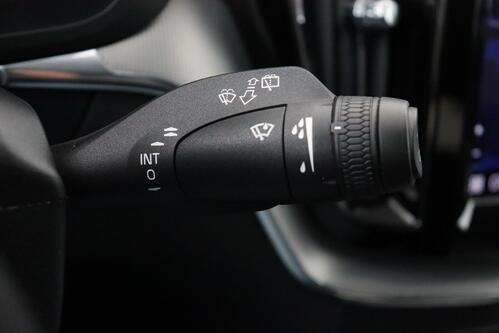 VOLVO XC60 2.0 B4 R-DESIGN  GEARTRONIC + GPS + HALF/ LEDER + CAMERA + PDC + CRUISE + ALU + TREKHAAK 