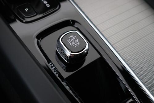 VOLVO XC60 2.0 B4 R-DESIGN  GEARTRONIC + GPS + HALF/ LEDER + CAMERA + PDC + CRUISE + ALU + TREKHAAK 