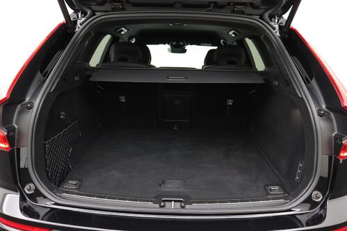 VOLVO XC60 2.0 B4 R-DESIGN  GEARTRONIC + GPS + HALF/ LEDER + CAMERA + PDC + CRUISE + ALU + TREKHAAK 