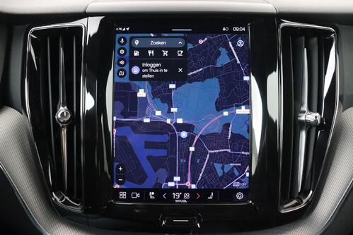 VOLVO XC60 2.0 B4 R-DESIGN  GEARTRONIC + GPS + HALF/ LEDER + CAMERA + PDC + CRUISE + ALU + TREKHAAK 