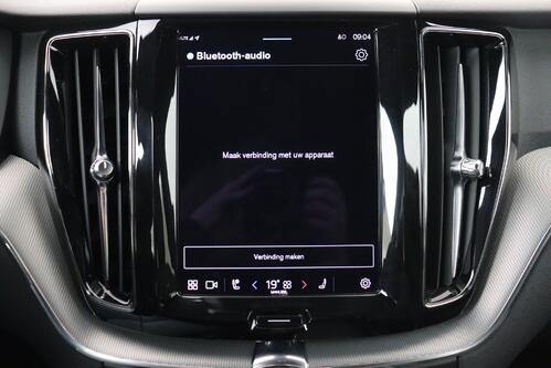 VOLVO XC60 2.0 B4 R-DESIGN  GEARTRONIC + GPS + HALF/ LEDER + CAMERA + PDC + CRUISE + ALU + TREKHAAK 