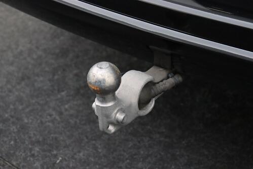 VOLVO XC60 2.0 B4 R-DESIGN  GEARTRONIC + GPS + HALF/ LEDER + CAMERA + PDC + CRUISE + ALU + TREKHAAK 