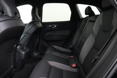 VOLVO XC60 2.0 B4 R-DESIGN  GEARTRONIC + GPS + HALF/ LEDER + CAMERA + PDC + CRUISE + ALU + TREKHAAK 