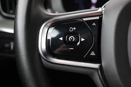 VOLVO XC60 2.0 B4 R-DESIGN  GEARTRONIC + GPS + HALF/ LEDER + CAMERA + PDC + CRUISE + ALU + TREKHAAK 