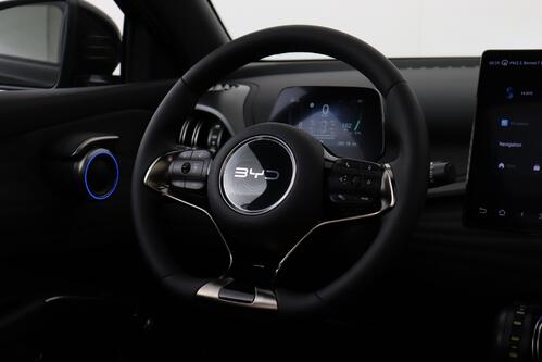 BYD ATTO 3 DESIGN + A/T + CARPLAY + LEDER + CAMERA + PDC + PANO DAK + CRUISE(ACC) + ALU 18