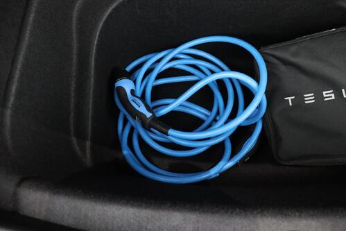 TESLA Model Y LONG RANGE DUAL MOTOR AWD 78.8 kWh + A/T + GPS + LEDER + CAMERA + PANO DAK + CRUISE + ALU 19