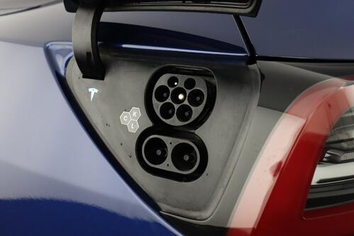 TESLA Model Y LONG RANGE DUAL MOTOR AWD 78.8 kWh + A/T + GPS + LEDER + CAMERA + PANO DAK + CRUISE + ALU 19