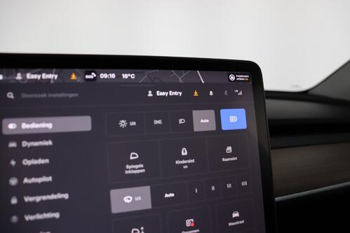 TESLA Model Y LONG RANGE DUAL MOTOR AWD 78.8 kWh + A/T + GPS + LEDER + CAMERA + PANO DAK + CRUISE + ALU 19