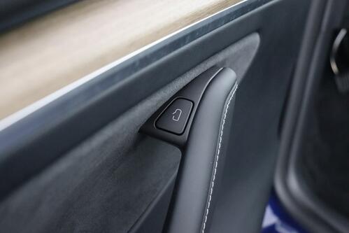 TESLA Model Y LONG RANGE DUAL MOTOR AWD 78.8 kWh + A/T + GPS + LEDER + CAMERA + PANO DAK + CRUISE + ALU 19