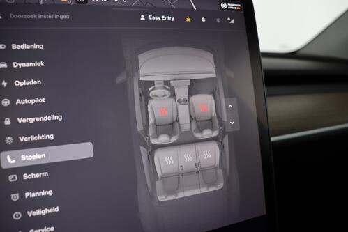 TESLA Model Y LONG RANGE DUAL MOTOR AWD 78.8 kWh + A/T + GPS + LEDER + CAMERA + PANO DAK + CRUISE + ALU 19