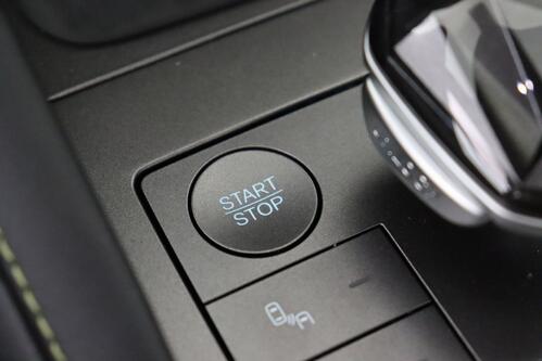 BYD ATTO 2 ACTIVE + A/T + CARPLAY + CAMERA + CRUISE + PANO + LEDER + ALU