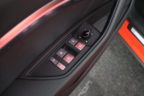 AUDI e-tron 55 QUATTRO S-LINE 95 kWh + A/T + GPS + LEDER + CARPLAY + CAMERA + PDC + CRUISE(ACC) + ALU 20 + TREKHAAK 