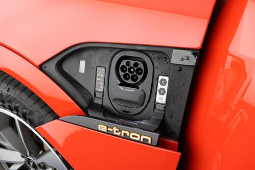 AUDI e-tron 55 QUATTRO S-LINE 95 kWh + A/T + GPS + LEDER + CARPLAY + CAMERA + PDC + CRUISE(ACC) + ALU 20 + TREKHAAK 