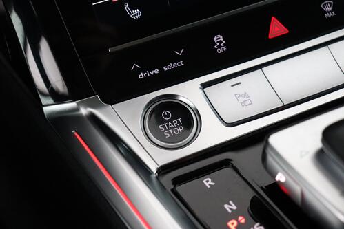 AUDI e-tron 55 QUATTRO S-LINE 95 kWh + A/T + GPS + LEDER + CARPLAY + CAMERA + PDC + CRUISE(ACC) + ALU 20 + TREKHAAK 
