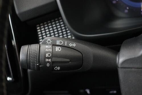 VOLVO XC40 P8 R-DESIGN RECHARGE AWD 78 kWh + CARPLAY + GPS + PDC + CRUISE (ACC) + HALF-LEDER + ALU 20