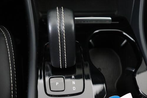VOLVO XC40 P8 R-DESIGN RECHARGE AWD 78 kWh + CARPLAY + GPS + PDC + CRUISE (ACC) + HALF-LEDER + ALU 20