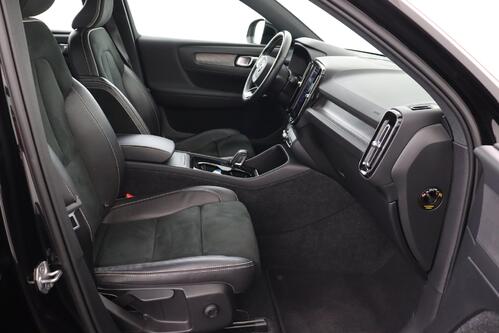 VOLVO XC40 P8 R-DESIGN RECHARGE AWD 78 kWh + CARPLAY + GPS + PDC + CRUISE (ACC) + HALF-LEDER + ALU 20