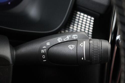 VOLVO XC40 P8 R-DESIGN RECHARGE AWD 78 kWh + CARPLAY + GPS + PDC + CRUISE (ACC) + HALF-LEDER + ALU 20