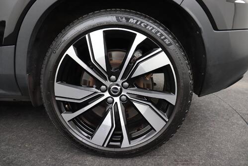 VOLVO XC40 P8 R-DESIGN RECHARGE AWD 78 kWh + CARPLAY + GPS + PDC + CRUISE (ACC) + HALF-LEDER + ALU 20