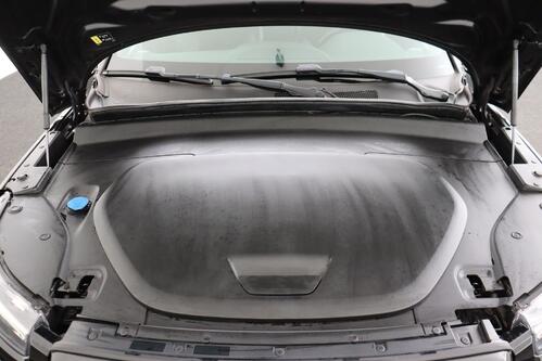 VOLVO XC40 P8 R-DESIGN RECHARGE AWD 78 kWh + CARPLAY + GPS + PDC + CRUISE (ACC) + HALF-LEDER + ALU 20