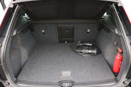 VOLVO XC40 P8 R-DESIGN RECHARGE AWD 78 kWh + CARPLAY + GPS + PDC + CRUISE (ACC) + HALF-LEDER + ALU 20