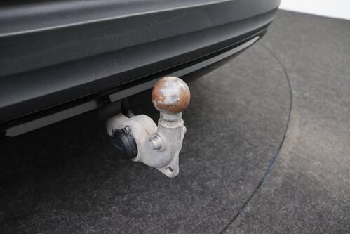 VOLVO XC40 P8 R-DESIGN RECHARGE AWD 78 kWh + CARPLAY + GPS + PDC + CRUISE (ACC) + HALF-LEDER + ALU 20