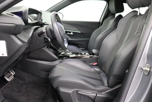 PEUGEOT 2008 e GT 50 kWh + A/T + GPS + CARPLAY + HALF/LEDER + CAMERA + PDC + CRUISE + ALU 17