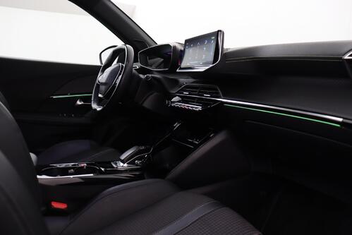 PEUGEOT 2008 e GT 50 kWh + A/T + GPS + CARPLAY + HALF/LEDER + CAMERA + PDC + CRUISE + ALU 17