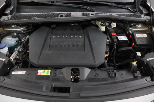 PEUGEOT 2008 e GT 50 kWh + A/T + GPS + CARPLAY + HALF/LEDER + CAMERA + PDC + CRUISE + ALU 17