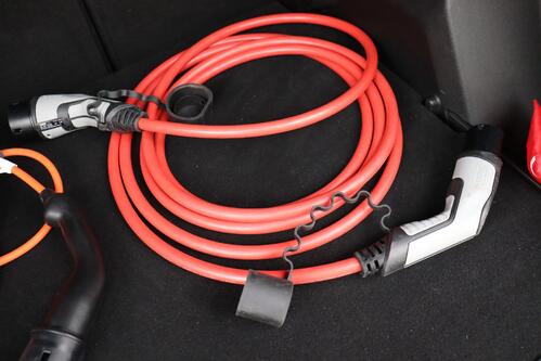 PEUGEOT 2008 e GT 50 kWh + A/T + GPS + CARPLAY + HALF/LEDER + CAMERA + PDC + CRUISE + ALU 17