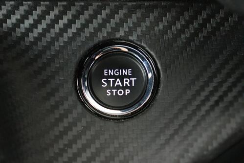 PEUGEOT 2008 e GT 50 kWh + A/T + GPS + CARPLAY + HALF/LEDER + CAMERA + PDC + CRUISE + ALU 17