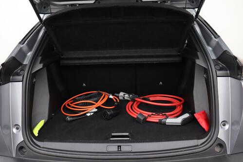 PEUGEOT 2008 e GT 50 kWh + A/T + GPS + CARPLAY + HALF/LEDER + CAMERA + PDC + CRUISE + ALU 17