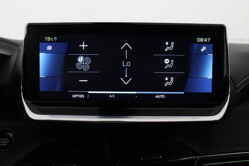 PEUGEOT 2008 e GT 50 kWh + A/T + GPS + CARPLAY + HALF/LEDER + CAMERA + PDC + CRUISE + ALU 17