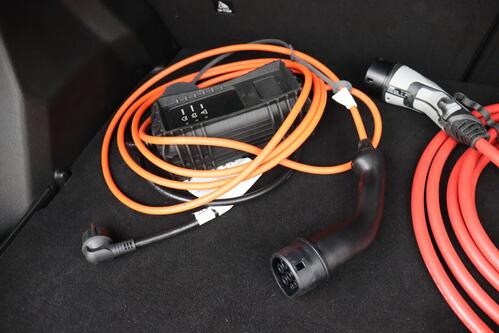 PEUGEOT 2008 e GT 50 kWh + A/T + GPS + CARPLAY + HALF/LEDER + CAMERA + PDC + CRUISE + ALU 17